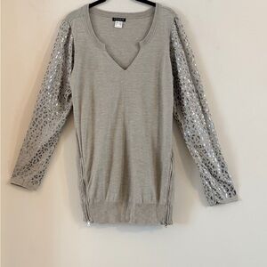 VENUS Sweater Light Gray Metallic Animal Print Sleeve Size L